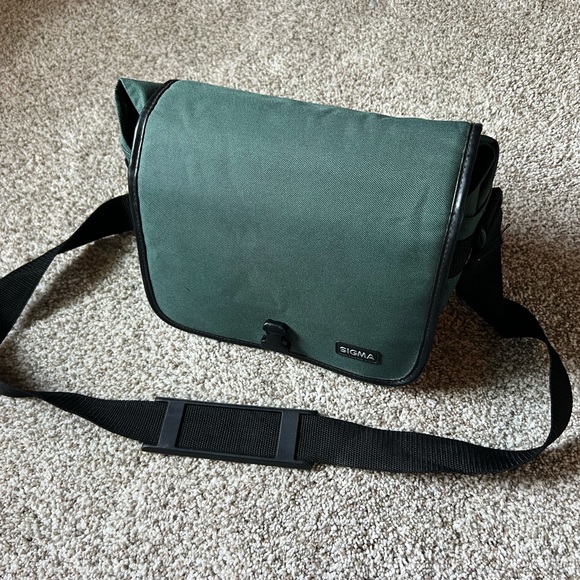 Nikon Film Camera w/ Sigma 70-300mm f4-5.6 dl macro super lens lot - Picture 9 of 9